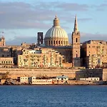 Bright 3br With Sea Views In By Buena Vista * Sliema