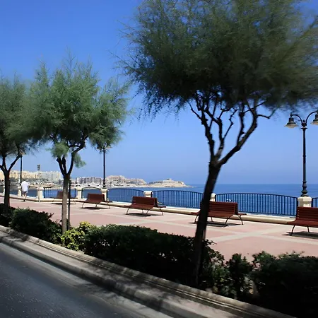 Bright 3br With Sea Views In *
