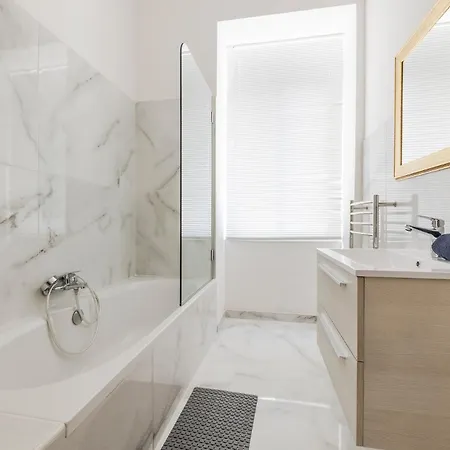 Bright 3br With Sea Views In By Buena Vista Sliema