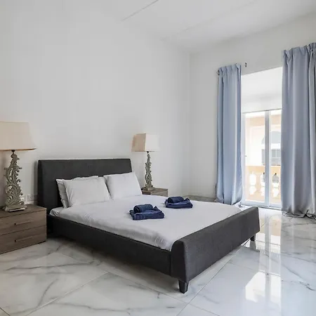 Bright 3br With Sea Views In Appartamento *