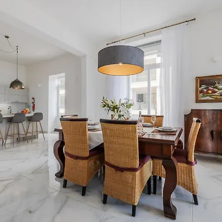Appartamento Bright 3br With Sea Views In