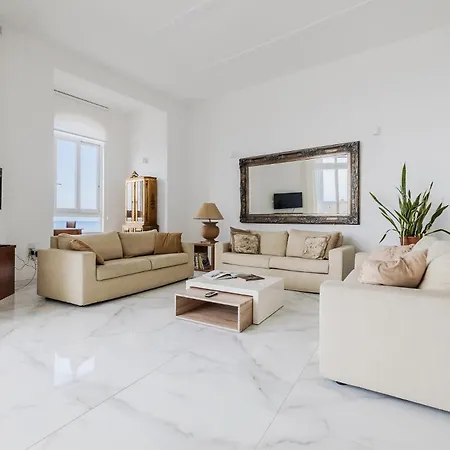 Bright 3br With Sea Views In *