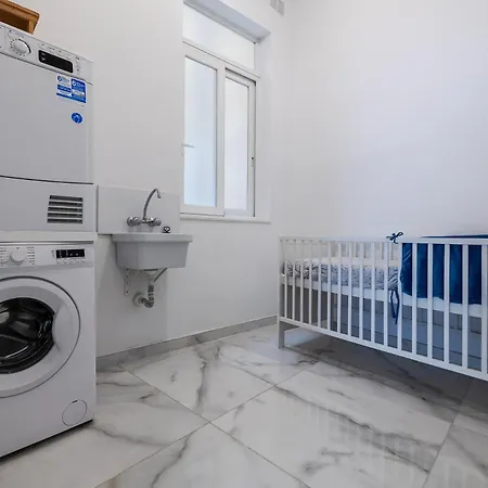 Apartment Bright 3br With Sea Views In *