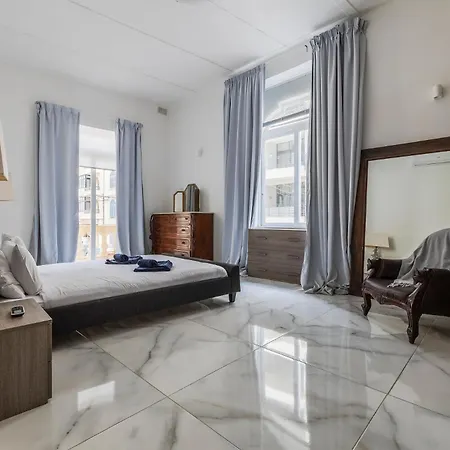 Bright 3br With Sea Views In Apartment