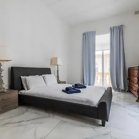 Bright 3br With Sea Views In Apartment