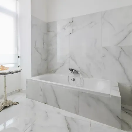 Bright 3br With Sea Views In By Buena Vista Apartment *