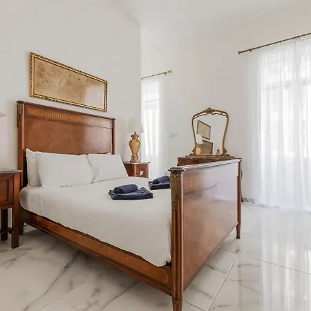 Bright 3br With Sea Views In Apartment *