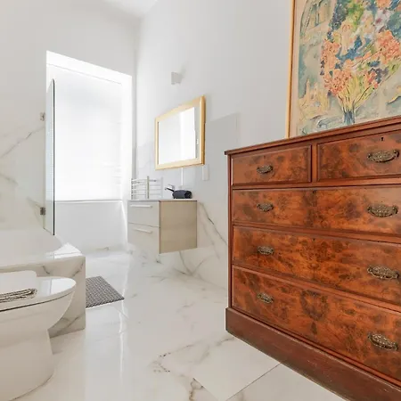 Bright 3br With Sea Views In Apartment *