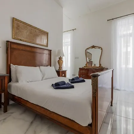 Bright 3br With Sea Views In By Buena Vista * Sliema