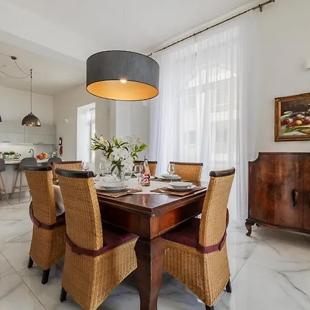 Bright 3br With Sea Views In Apartment