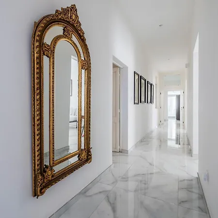 Apartment Bright 3br With Sea Views In *