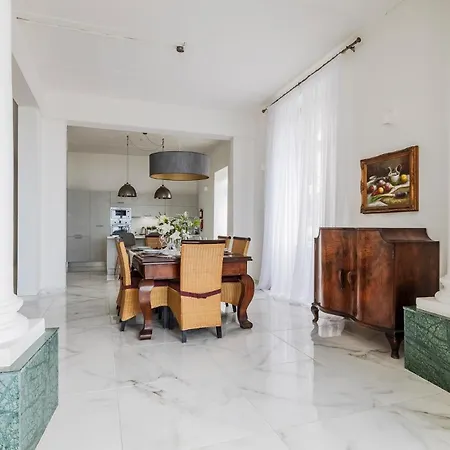 Apartment Bright 3br With Sea Views In *