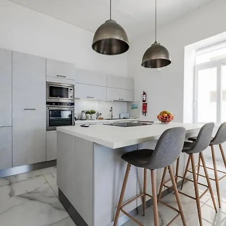 Bright 3br With Sea Views In Apartment Sliema