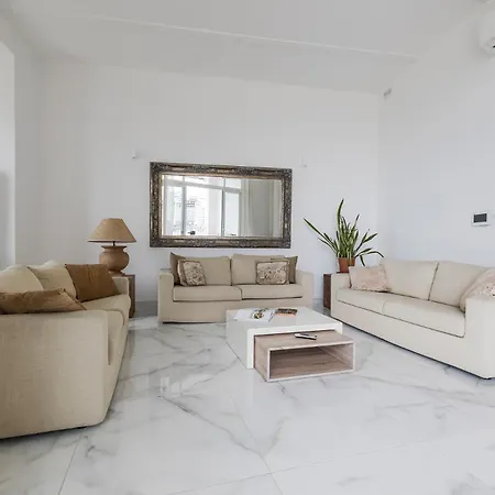 Bright 3br With Sea Views In Apartment