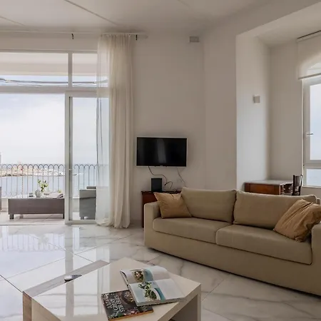 Bright 3br With Sea Views In Apartment Sliema